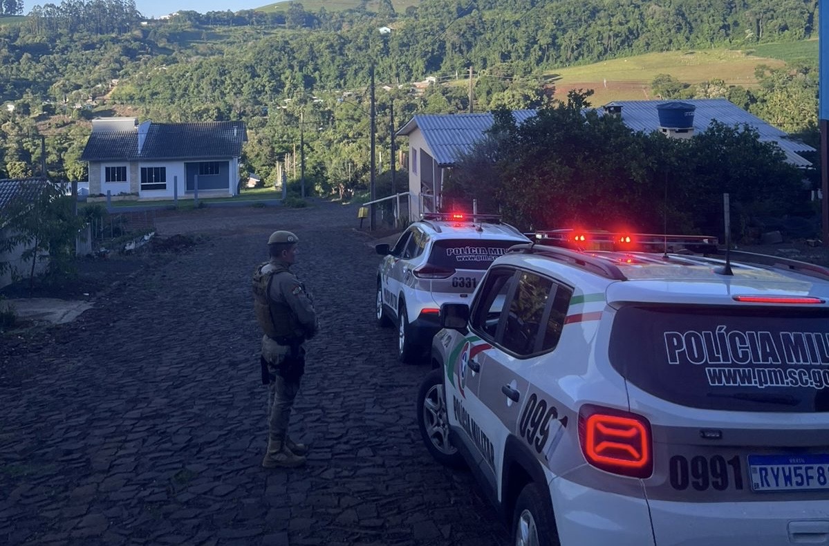 Casal procurado pela Justiça é encontrado pela PM