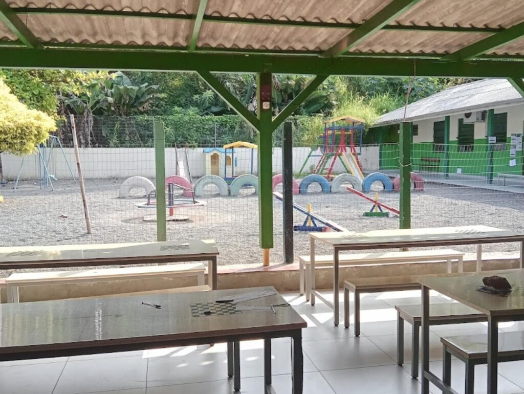 Homem entrou em escola (Foto: Divulgação )