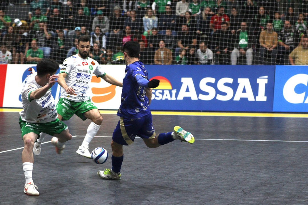 Chape Futsal desafia o atual campeão brasileiro neste domingo (20)