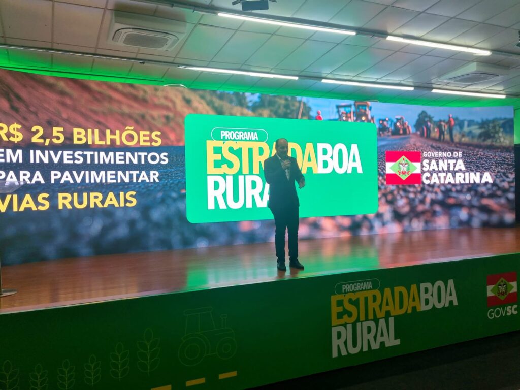 Governo de SC lança programa para pavimentar 2.500 km de estradas rurais