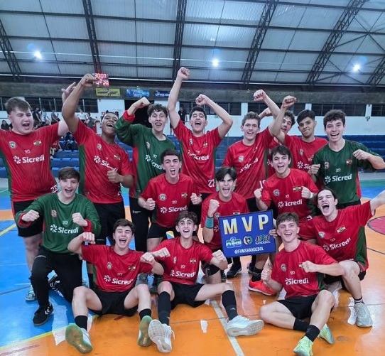 Atleta de Saudades representa Santa Catarina em competição nacional de Handebol