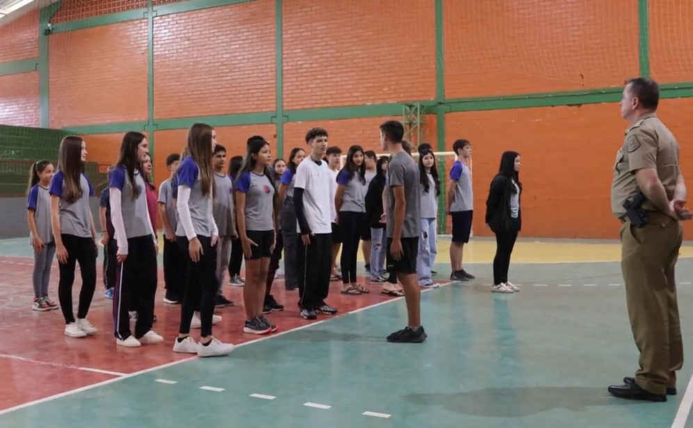 Escolas cívico-militares ganham força em SC e já contam com mais de 10 mil estudantes