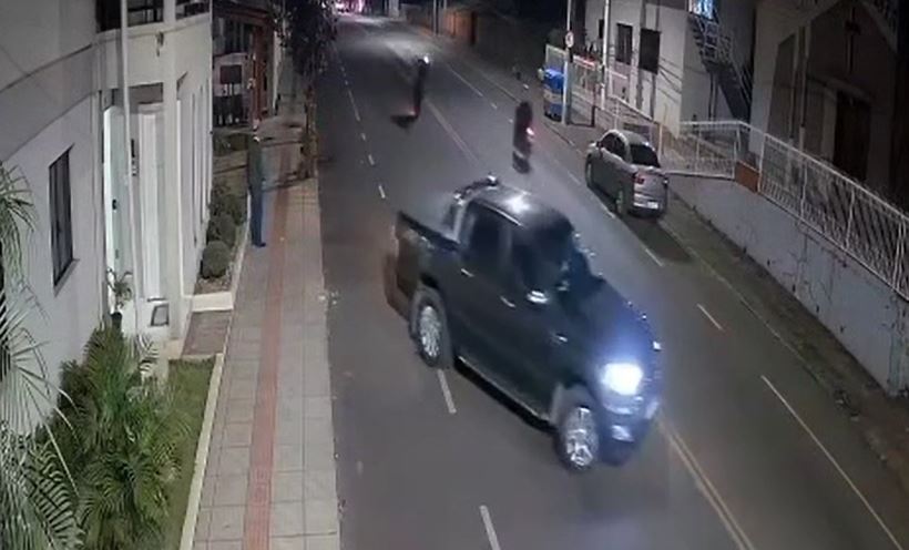 ASSISTA! 'Motoqueiro' impina perigosamente em Palmitos