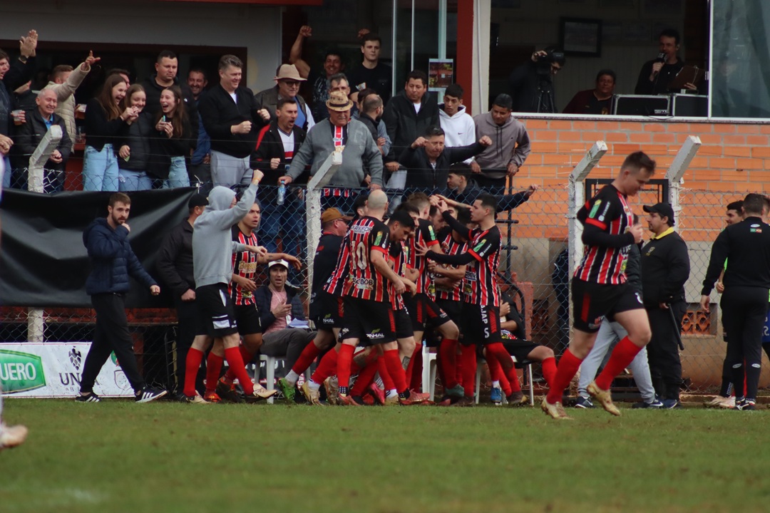 Ajap vence clássico pinhalense e avança no Estadual de Amadores