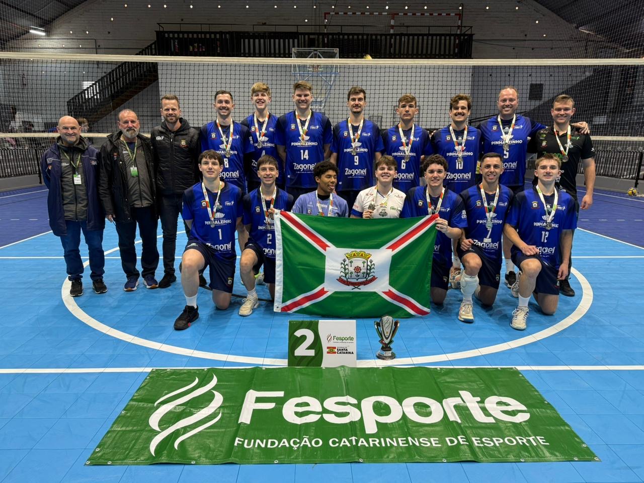 Voleibol masculino de Pinhalzinho garante vaga na etapa regional do Jasc