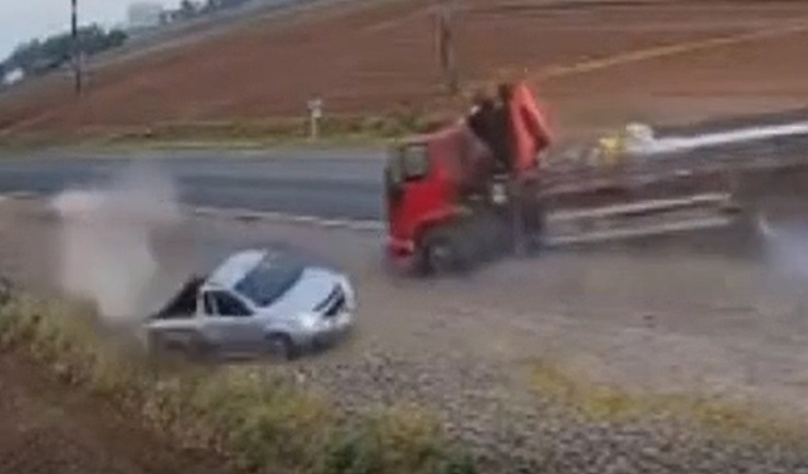 “Bom de braço”: veja como condutor escapa da morte