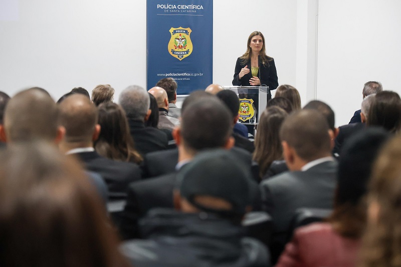 Polícia Científica forma novos agentes de perícia criminal e recebe viatura semi blindada