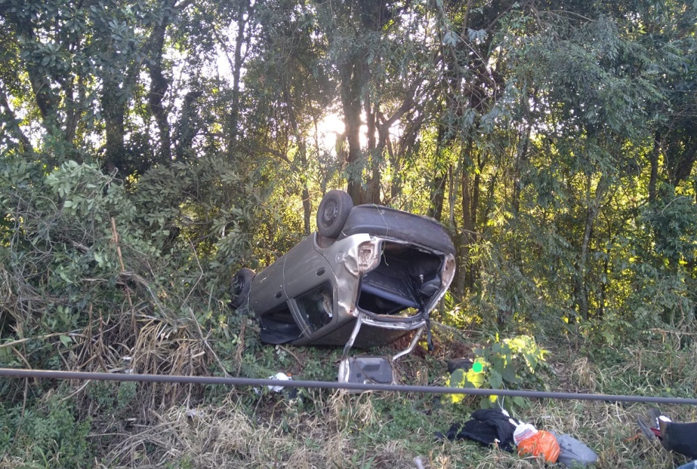 Palio quebra poste na SC-157 em Quilombo
