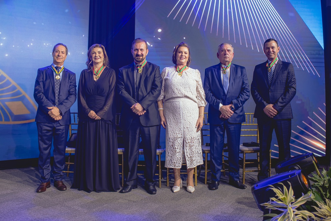 Empresários do Oeste estiveram entre os homenageados pela Fiesc (Foto: José Somensi)
