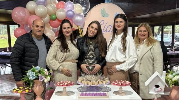 Três irmãs descobrem gravidez juntas 