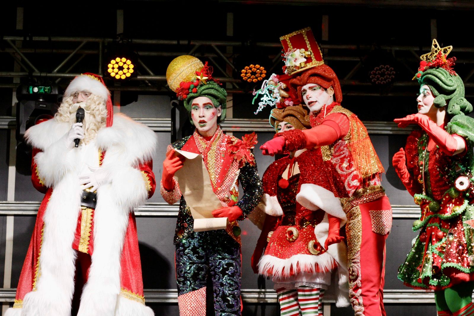 Abertura do Natal Encantado reúne famílias e celebra o espírito natalino em Modelo