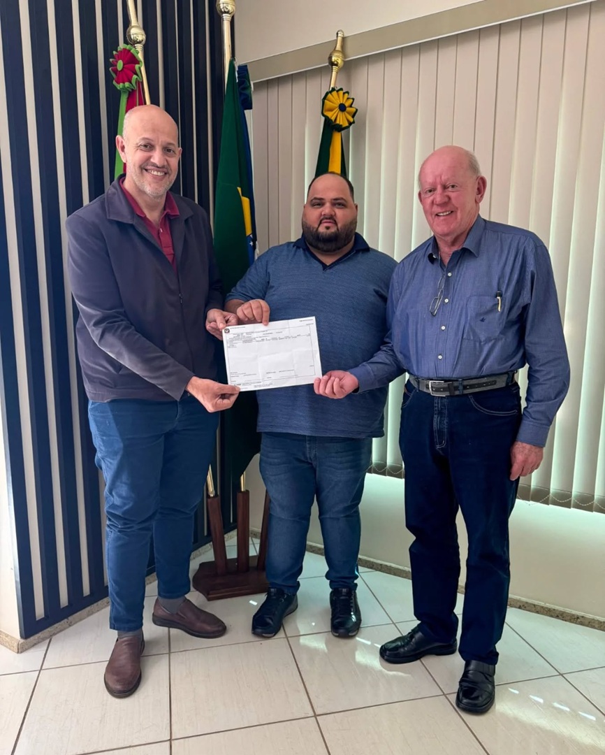 Nova Itaberaba recebe deputado Marcos Vieira para entrega de ofício de novas ensiladeiras