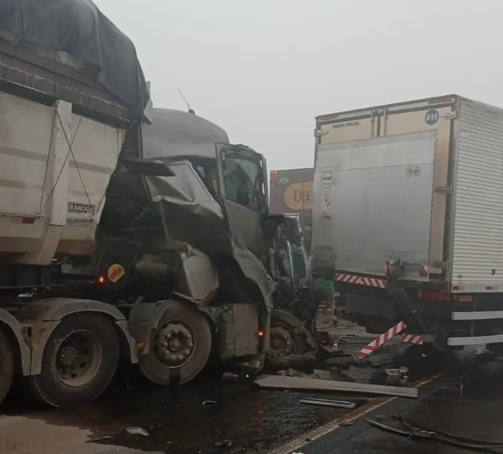 Neblina "cega" motoristas, provocando grave engavetamento