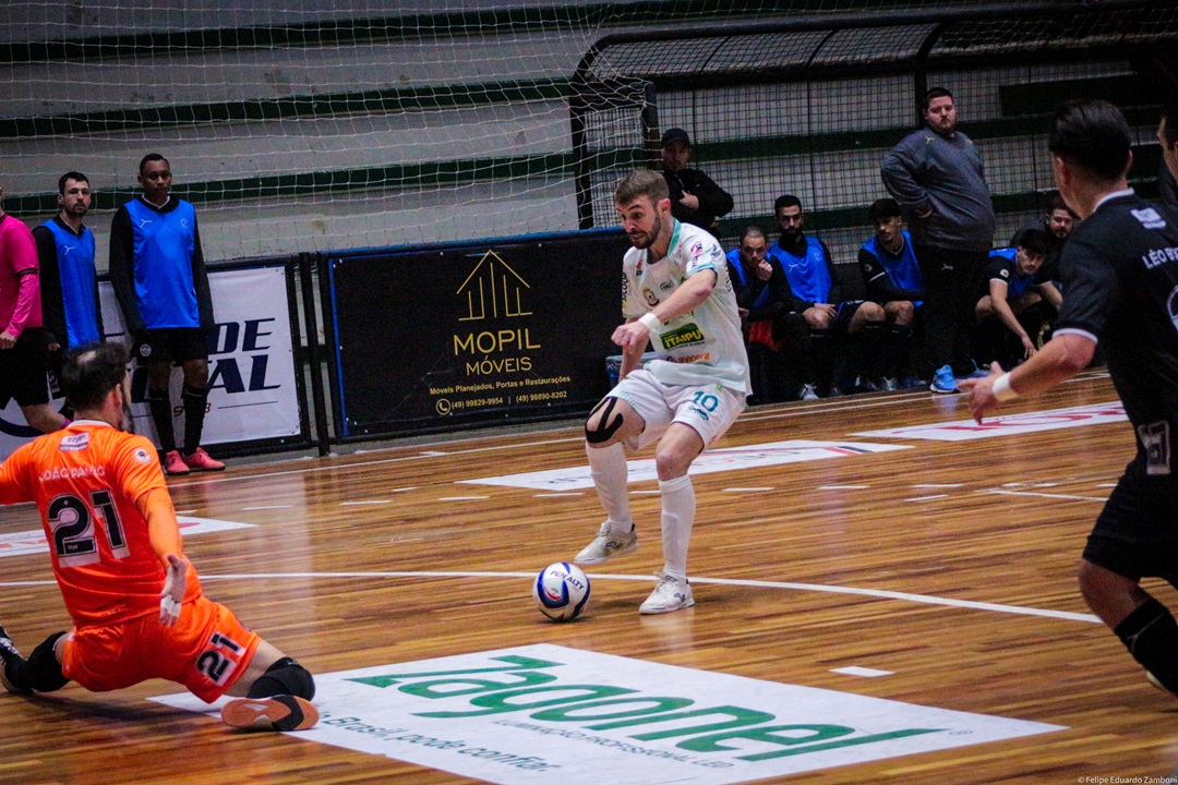 Pinhalense Futsal Zagonel luta, busca o empate, mas perde para a Yeesco