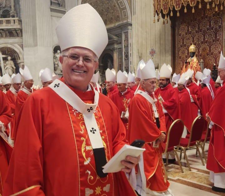 “É uma grande responsabilidade”, diz padre Anelio sobre pálio recebido por Dom Odelir