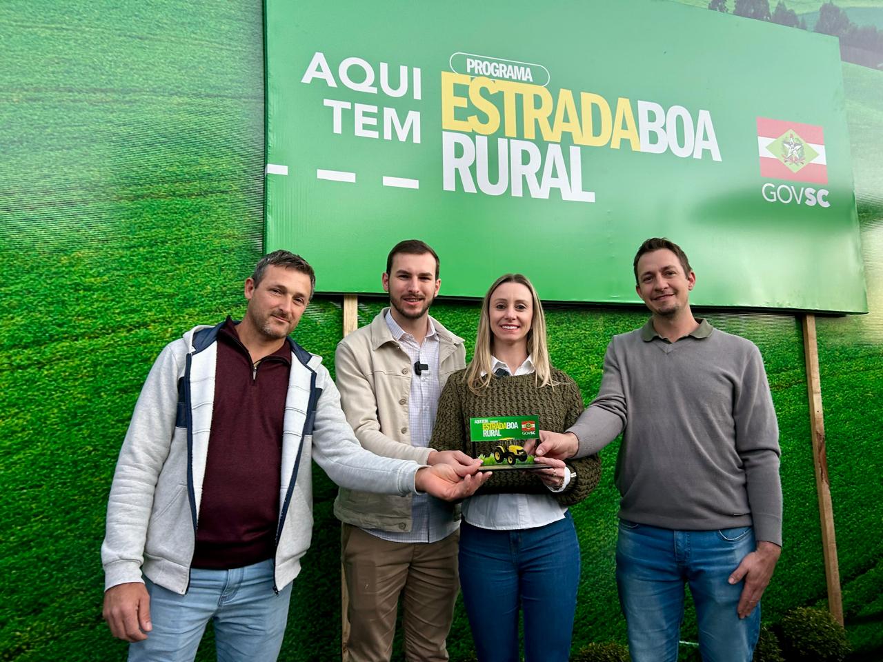 Prefeita participou do lançamento do programa Estrada Boa Rural (Foto: Divulgação)