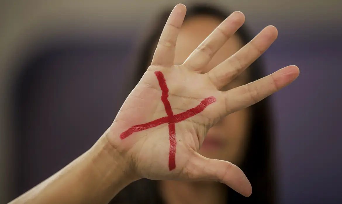 Feminicídios e estupros atingem maior nível histórico no Brasil em 2024