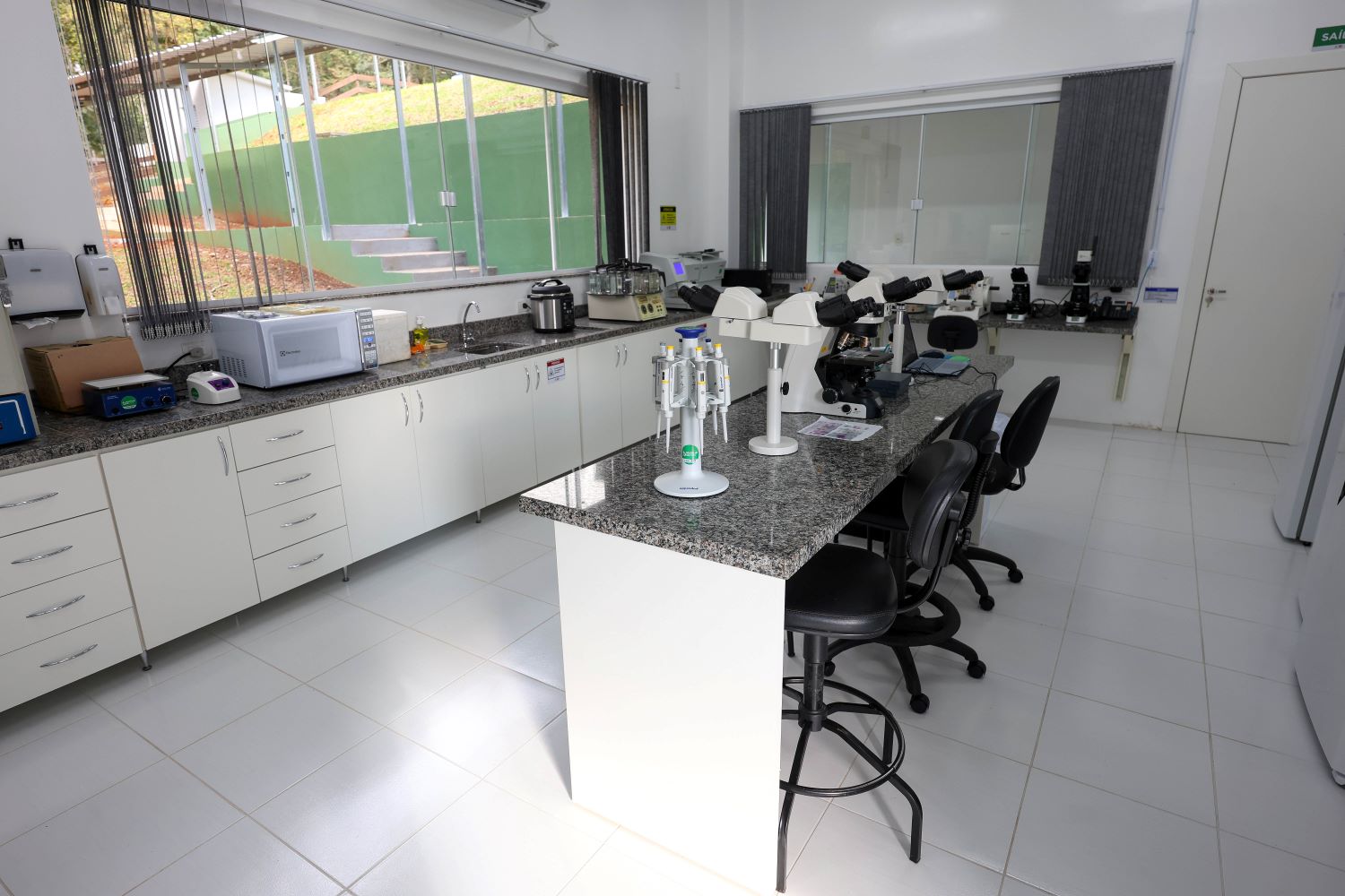 Oeste catarinense avança em inovação com laboratórios de última geração