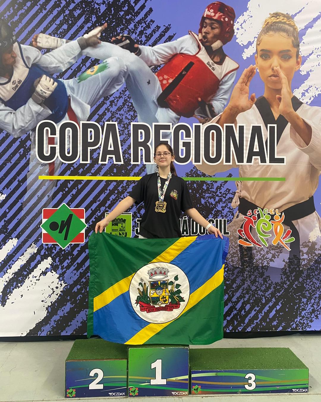 Bianca leva Nova Itaberaba ao topo da Copa Regional Sul de Taekwondo