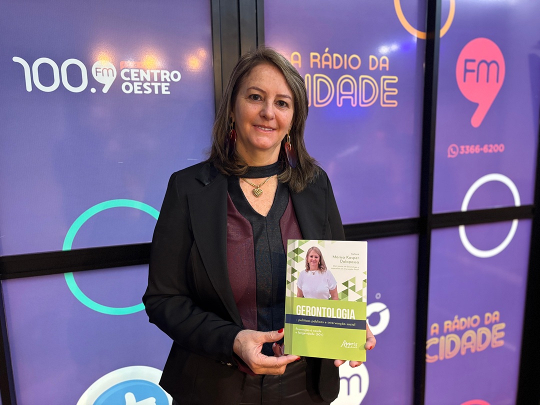 Livro já está disponível para venda (Foto: Henrique Paulo Koch)