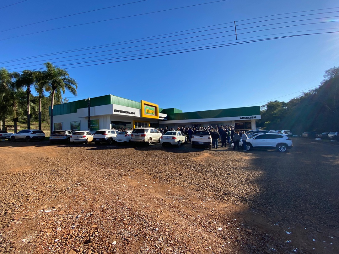 Filial foi totalmente reformada e ampliada na Linha Araçazinho (Foto: Felipe Eduardo Zamboni)