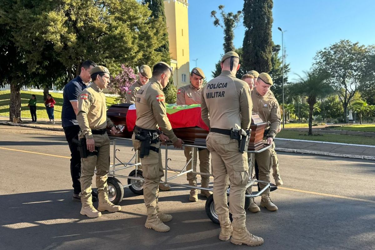 VÍDEO: PM morto recebe homenagem de mais de 50 colegas de farda