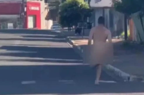 Rapaz sem roupas, corre do ex da 'ficante'
