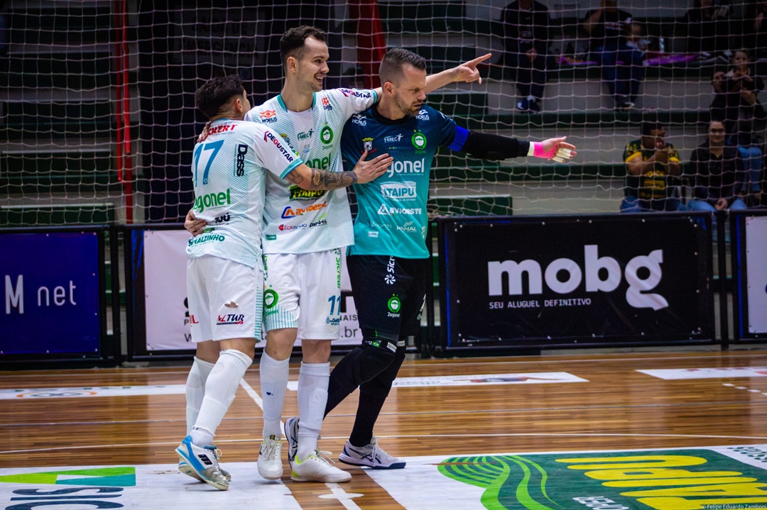 Pinhalense goleia Lages e sobe na tabela da Série Prata