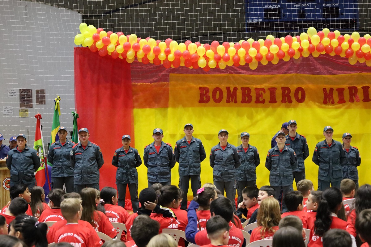 "Banho de formatura": ritual marca início de nova jornada; VÍDEO!