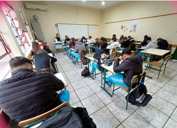 Escolas catarinenses aplicam primeiro Simulado SED com foco no SAEB 2025