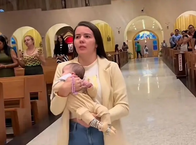 Mãe perde dois filhos na gravidez, mas recebe benção de Deus