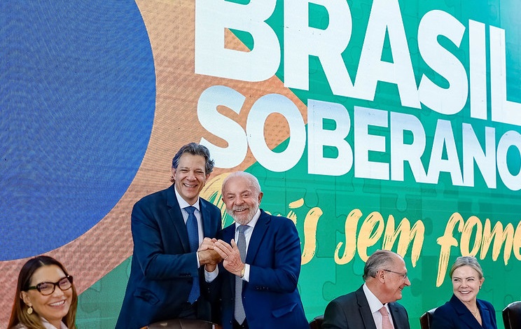 Lula ao lado de aliados em evento (Foto: Ricardo Stuckert / PR)