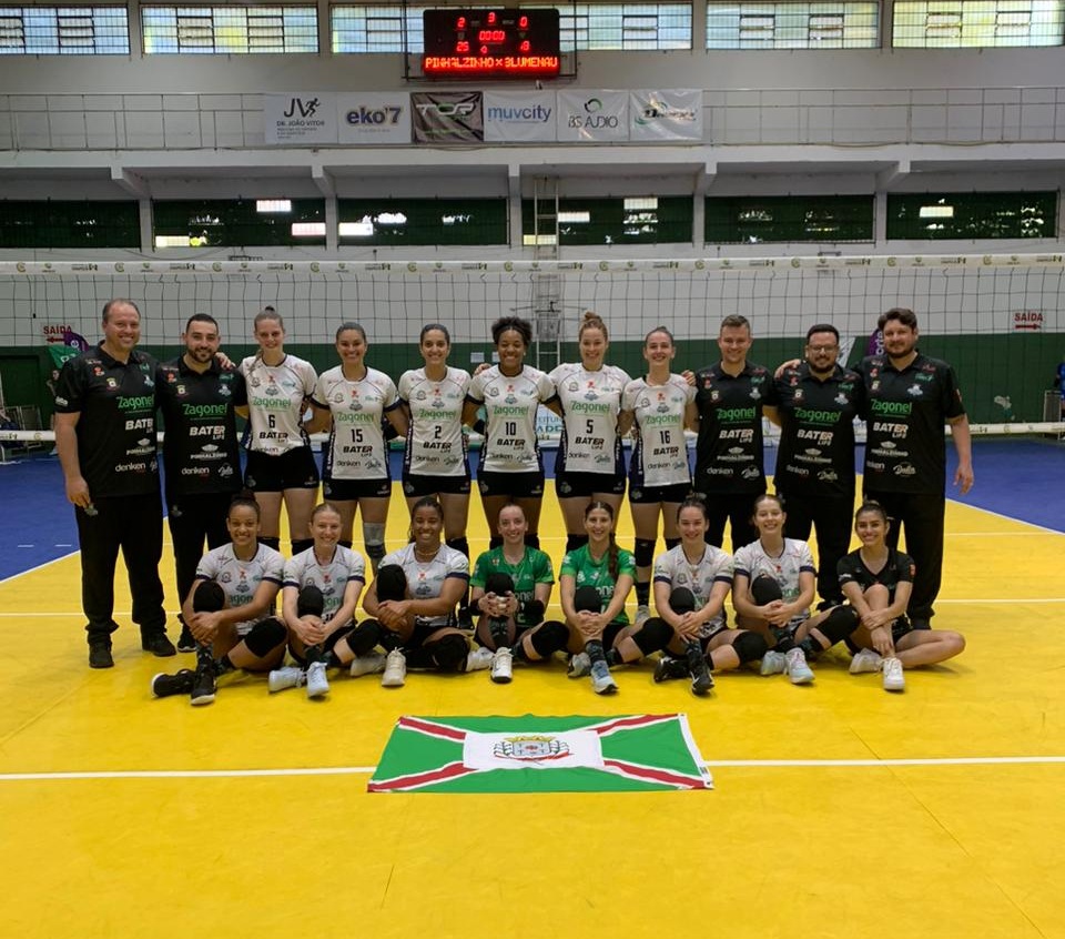 Vôlei e futsal de Pinhalzinho garantem vaga entre os quatro melhores de Santa Catarina