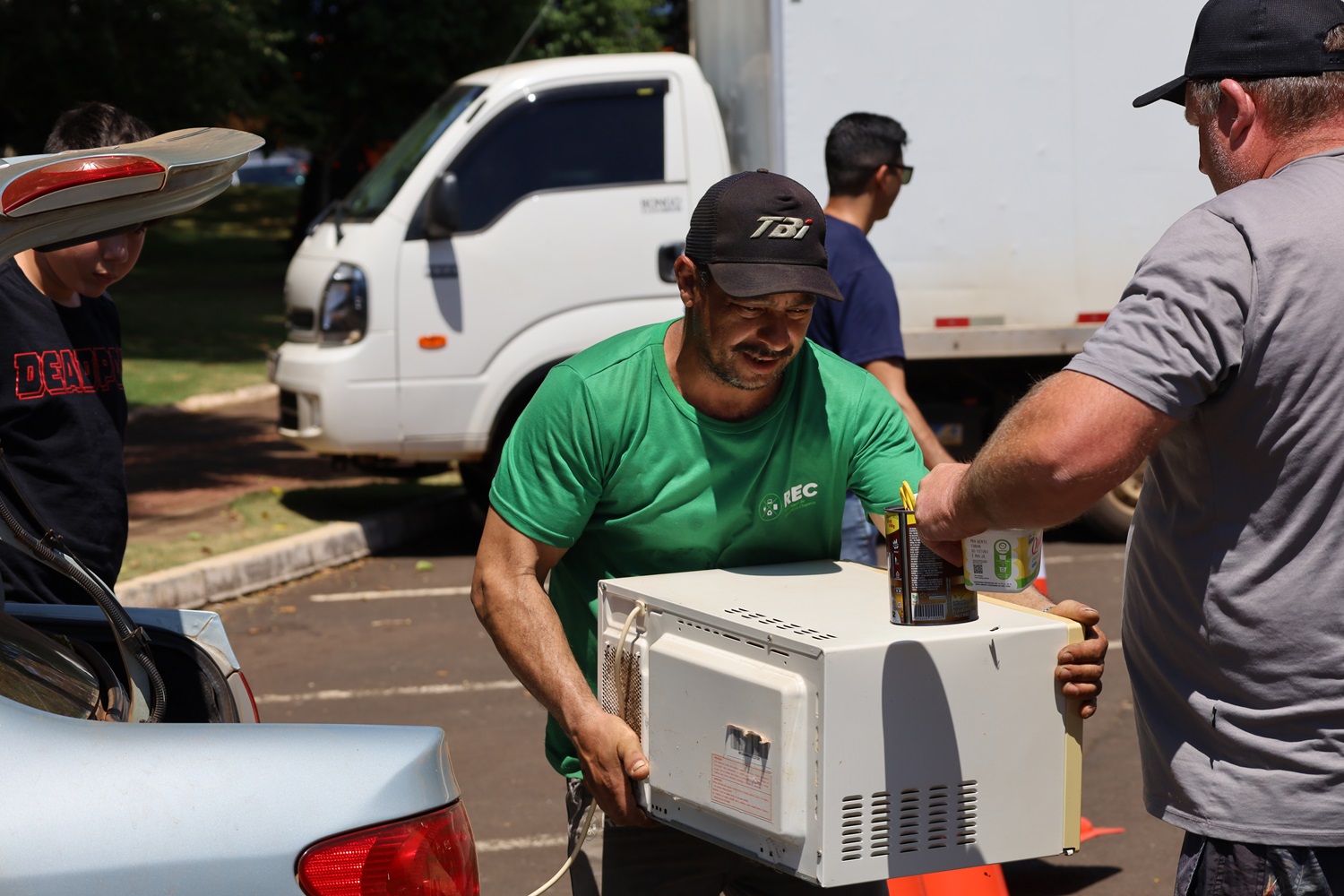 População faz a diferença em ação que deixa a cidade mais limpa