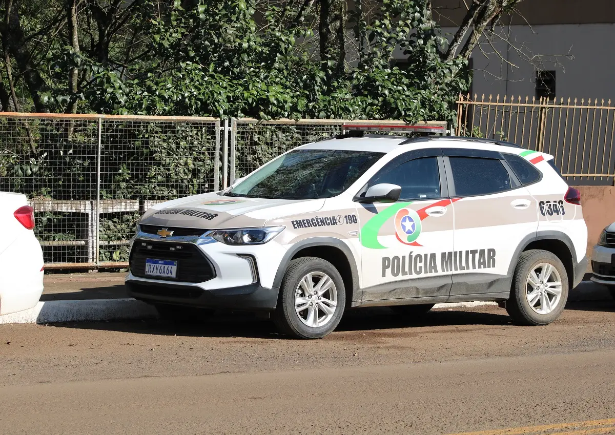 Suspeito tenta roubar Strada enquanto criança esperava pelo pai