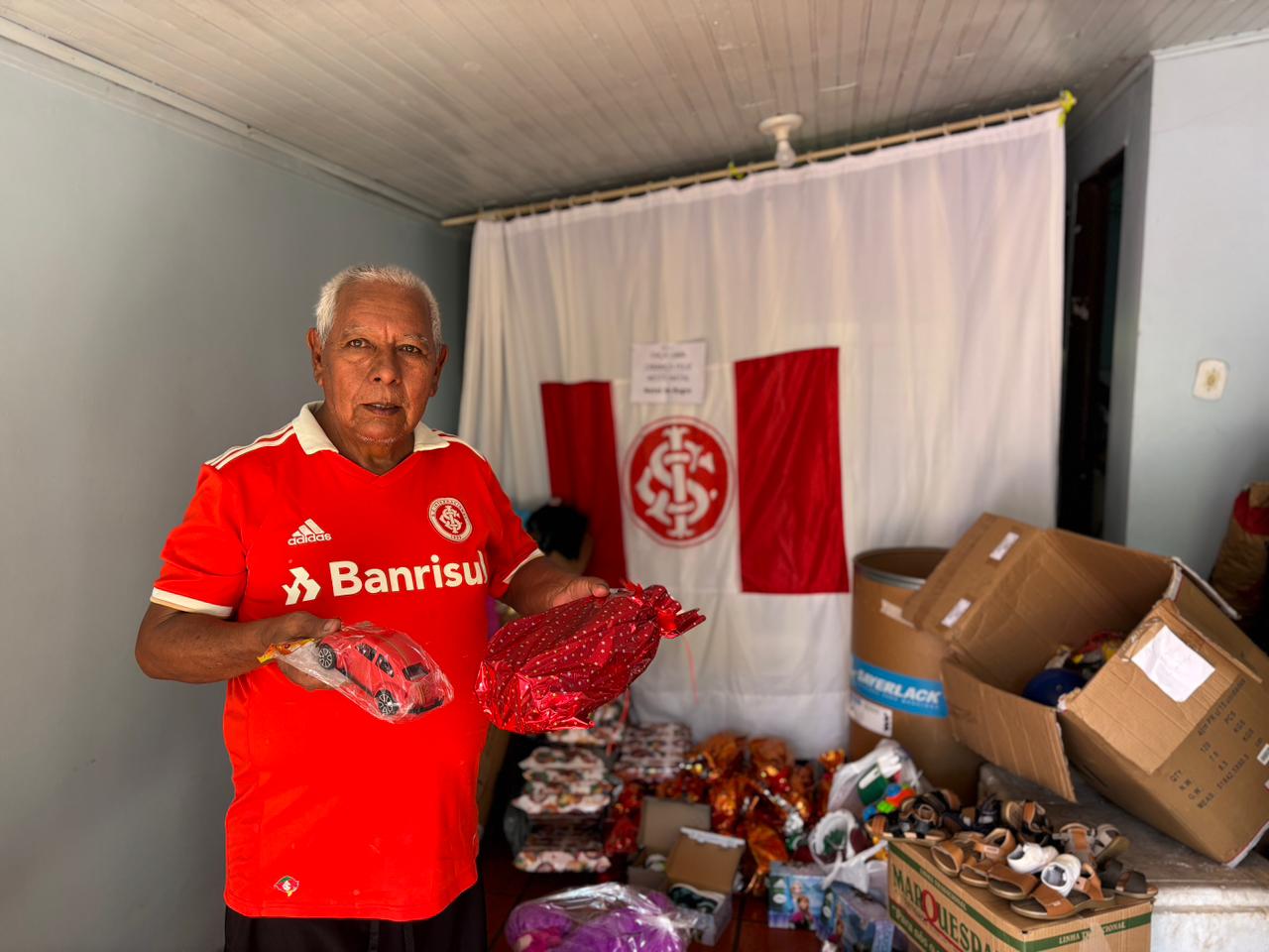 Há 45 anos, Papai Noel de Pinhalzinho espalha alegria a crianças carentes